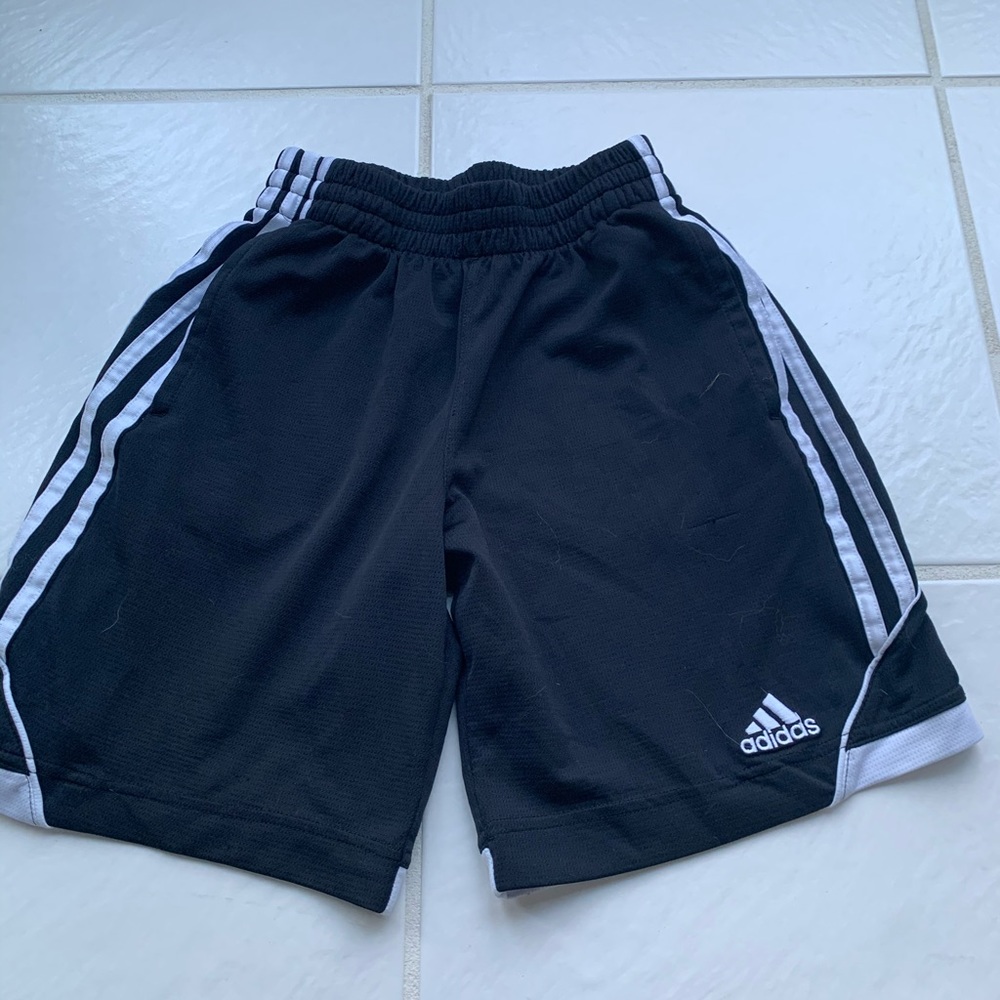 Boys Medium(10-12)athletic shorts,1 Nike,4 Adidas